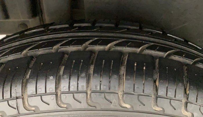 2016 Maruti Swift VXI, Petrol, Manual, 41,009 km, Right Rear Tyre Tread