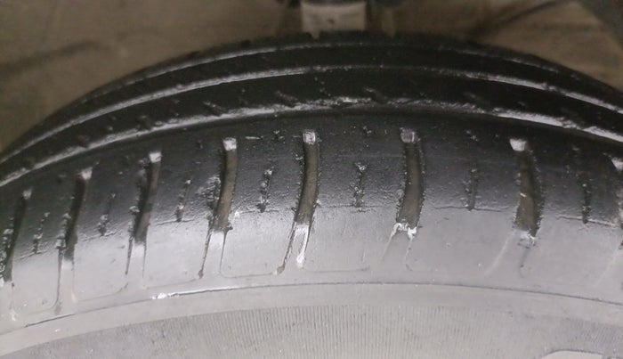 2018 Maruti Swift VXI, Petrol, Manual, 46,987 km, Right Front Tyre Tread