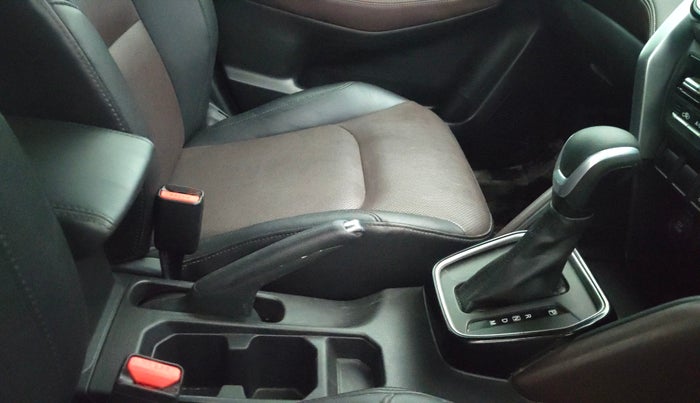 2023 Maruti Grand Vitara ALPHA SMART HYBRID AT, Petrol, Automatic, 32,182 km, Gear Lever