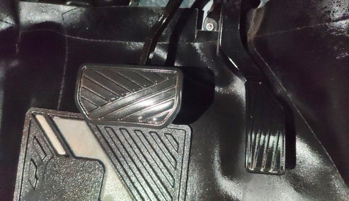 2023 Maruti Grand Vitara ALPHA SMART HYBRID AT, Petrol, Automatic, 32,182 km, Pedals