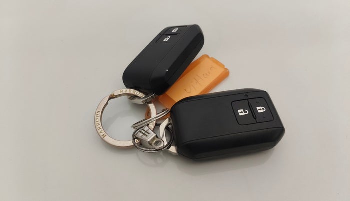 2023 Maruti Grand Vitara ALPHA SMART HYBRID AT, Petrol, Automatic, 32,182 km, Key Close Up