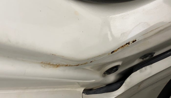 2015 Maruti Swift VXI, Petrol, Manual, 1,16,985 km, Right running board - Slightly rusted