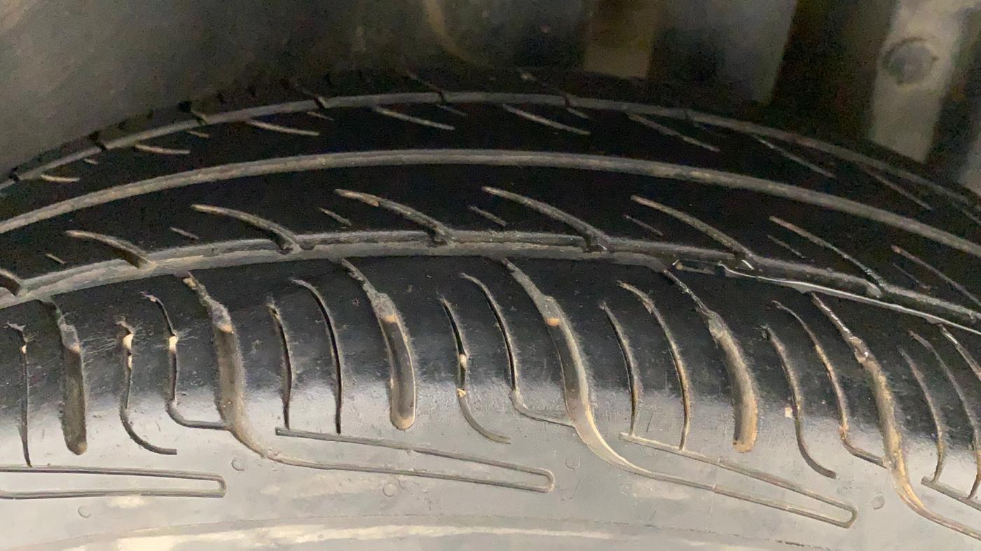 2015 Maruti Swift VXI, Petrol, Manual, 1,16,985 km, Left Rear Tyre Tread