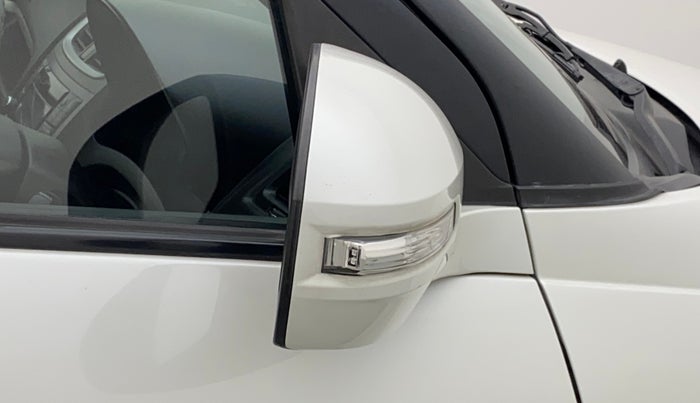2015 Maruti Swift VXI, Petrol, Manual, 1,16,985 km, Right rear-view mirror - Minor folding noise