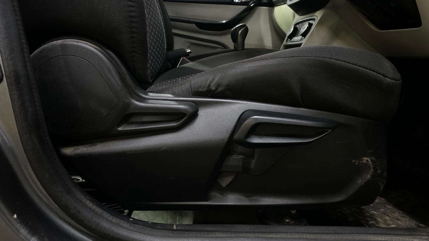 2022 Tata TIGOR XZ PLUS CNG, CNG, Manual, 32,505 km, Driver Side Adjustment Panel
