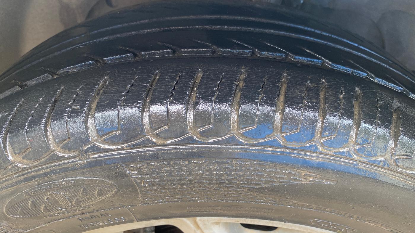 2015 Ford Ecosport TITANIUM 1.5L PETROL, Petrol, Manual, 17,685 km, Left Front Tyre Tread