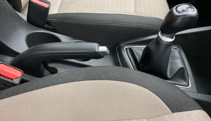 2017 Hyundai Elite i20 ASTA 1.2 (O), Petrol, Manual, 37,884 km, Gear Lever