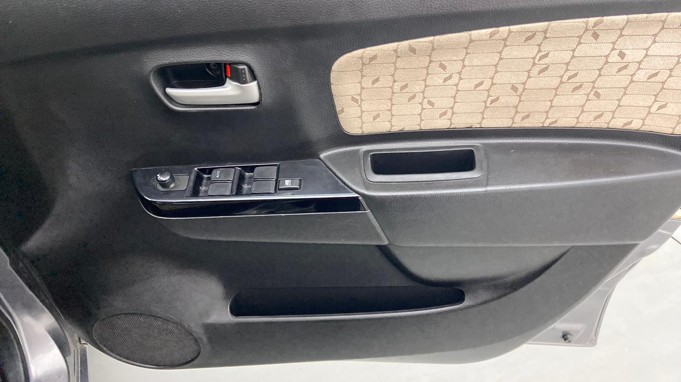 2018 Maruti Wagon R 1.0 VXI, Petrol, Manual, 42,137 km, Driver Side Door Panels Control
