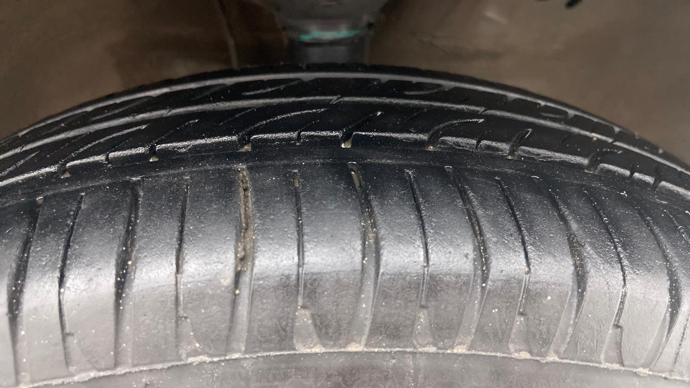 2018 Maruti Wagon R 1.0 VXI, Petrol, Manual, 42,137 km, Right Front Tyre Tread