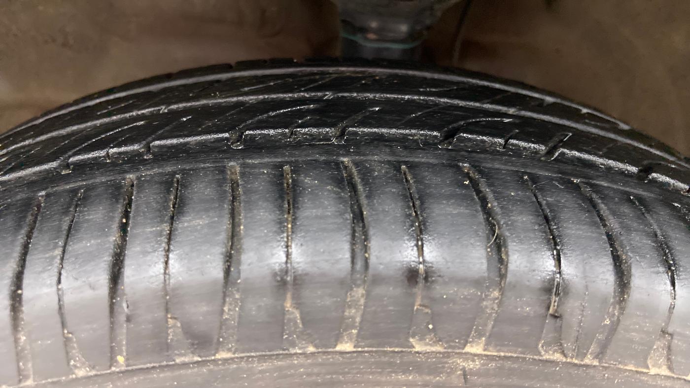 2018 Maruti Wagon R 1.0 VXI, Petrol, Manual, 42,137 km, Left Front Tyre Tread