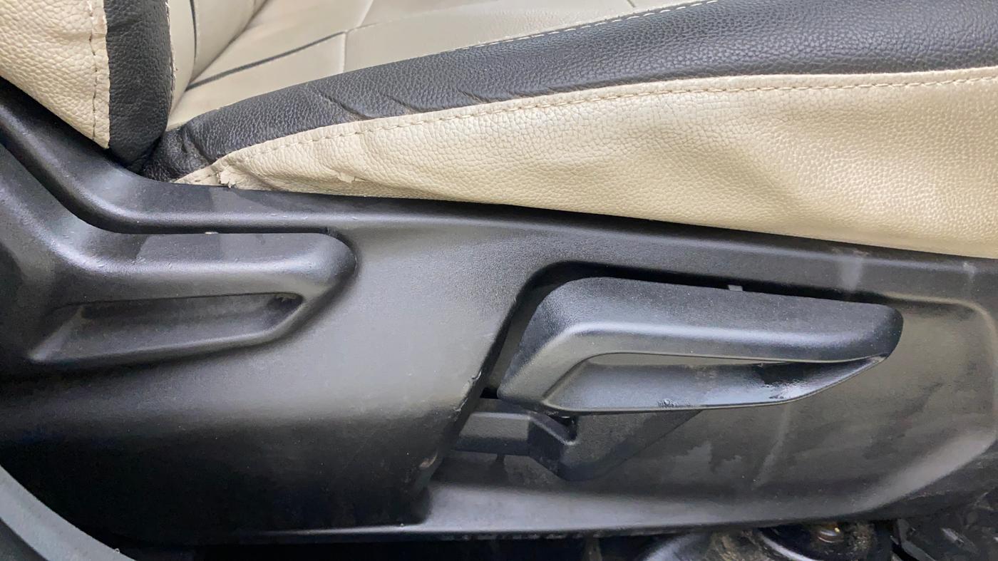 2020 Tata TIGOR XZA PLUS PETROL, Petrol, Automatic, 37,343 km, Driver Side Adjustment Panel