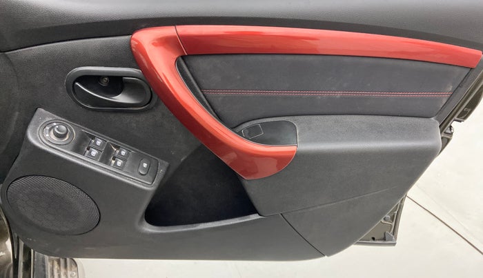 2018 Renault Duster 85 PS RXS MT DIESEL, Diesel, Manual, 1,00,039 km, Driver Side Door Panels Control