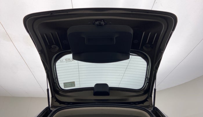 2018 Renault Duster 85 PS RXS MT DIESEL, Diesel, Manual, 1,00,039 km, Boot Door Open