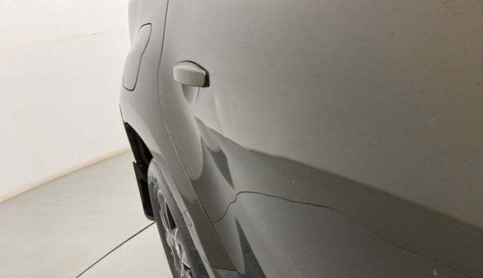 2018 Renault Duster 85 PS RXS MT DIESEL, Diesel, Manual, 1,00,039 km, Right rear door - Slightly dented