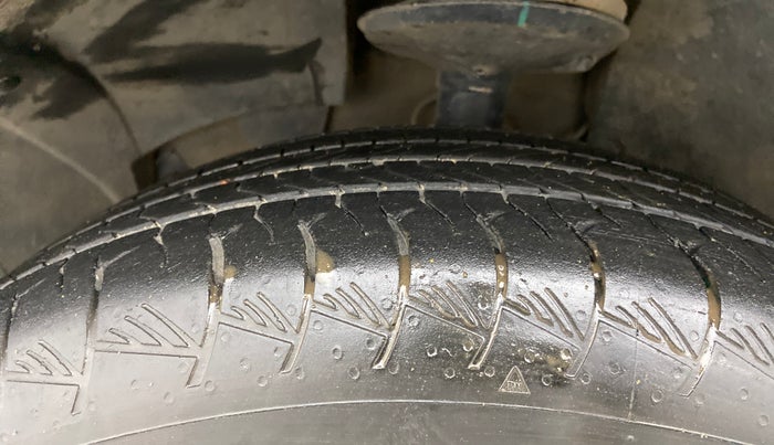 2018 Renault Duster 85 PS RXS MT DIESEL, Diesel, Manual, 1,00,039 km, Left Front Tyre Tread
