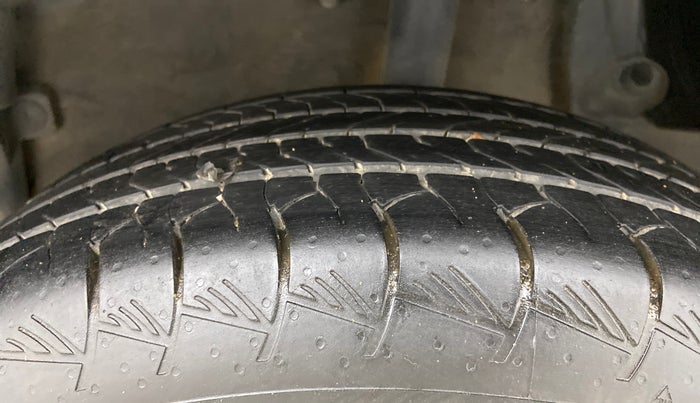2018 Renault Duster 85 PS RXS MT DIESEL, Diesel, Manual, 1,00,039 km, Left Rear Tyre Tread