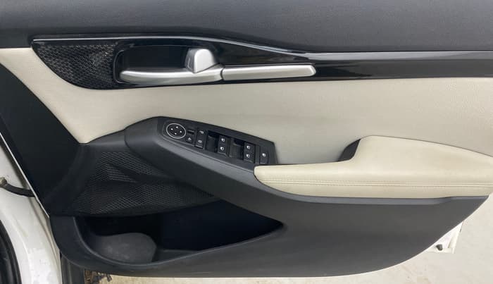 2023 KIA SELTOS HTX 1.5 DIESEL IMT, Diesel, Manual, 31,476 km, Driver Side Door Panels Control