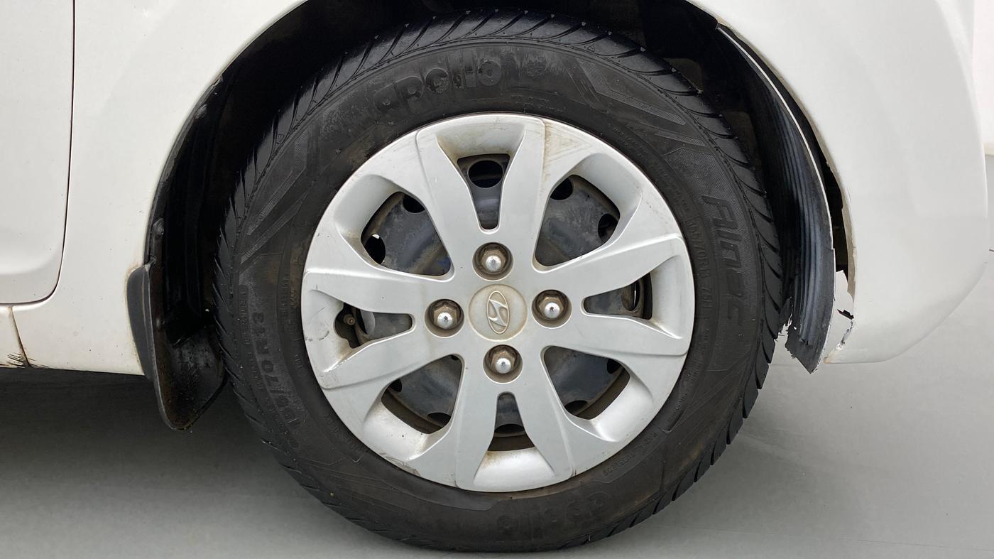 2018 Hyundai Eon MAGNA + AIRBAG, Petrol, Manual, 33,070 km, Right Front Wheel