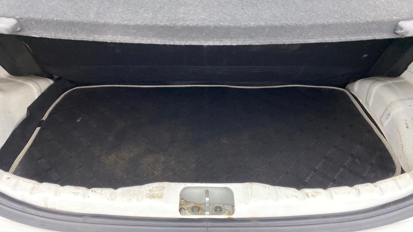 2018 Hyundai Eon MAGNA + AIRBAG, Petrol, Manual, 33,070 km, Boot Inside