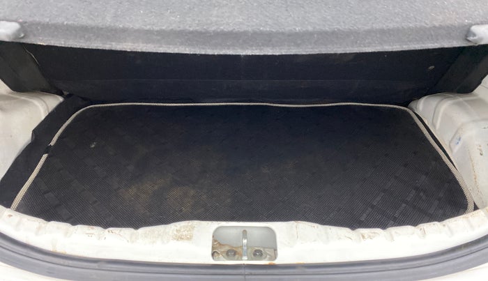 2018 Hyundai Eon MAGNA + AIRBAG, Petrol, Manual, 33,070 km, Boot Inside