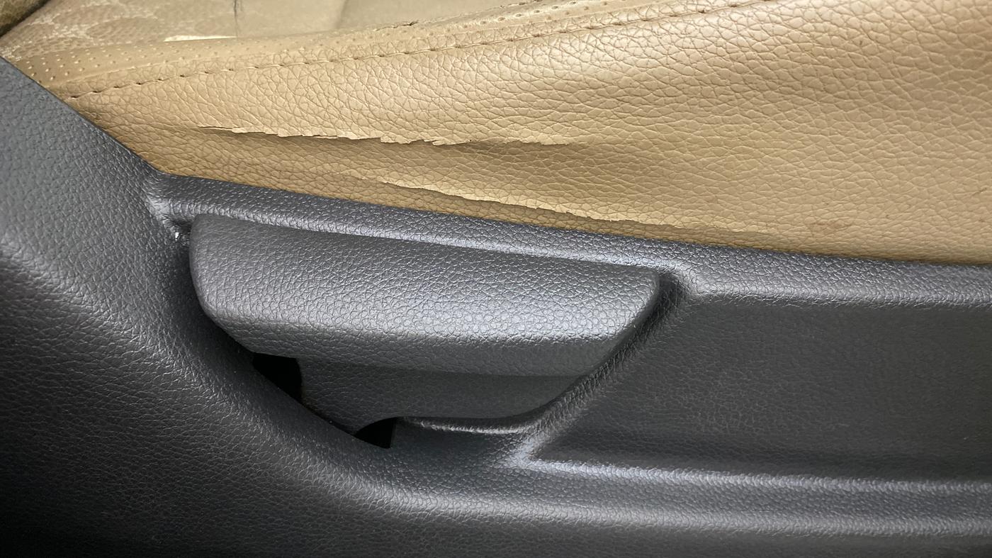 2018 Hyundai Eon MAGNA + AIRBAG, Petrol, Manual, 33,070 km, Driver Side Adjustment Panel