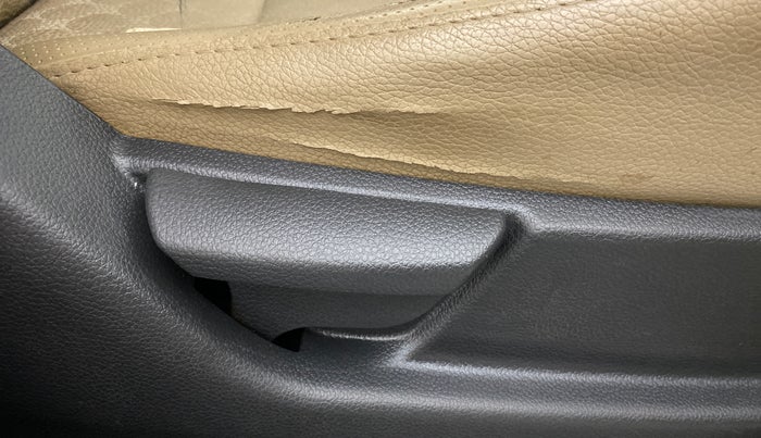 2018 Hyundai Eon MAGNA + AIRBAG, Petrol, Manual, 33,070 km, Driver Side Adjustment Panel