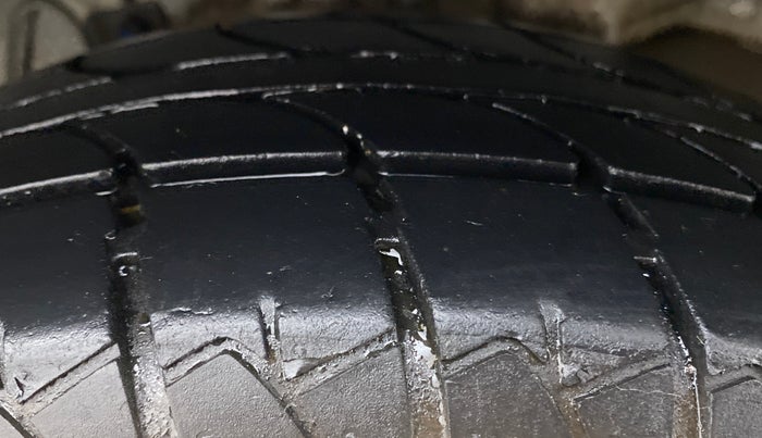 2018 Hyundai Eon MAGNA + AIRBAG, Petrol, Manual, 33,070 km, Right Rear Tyre Tread