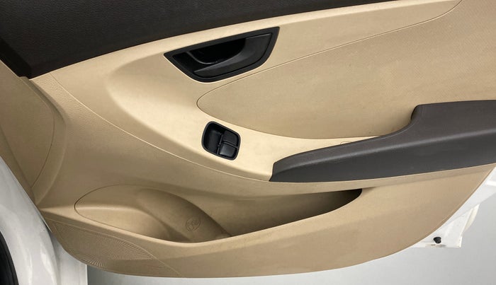 2018 Hyundai Eon MAGNA + AIRBAG, Petrol, Manual, 33,070 km, Driver Side Door Panels Control