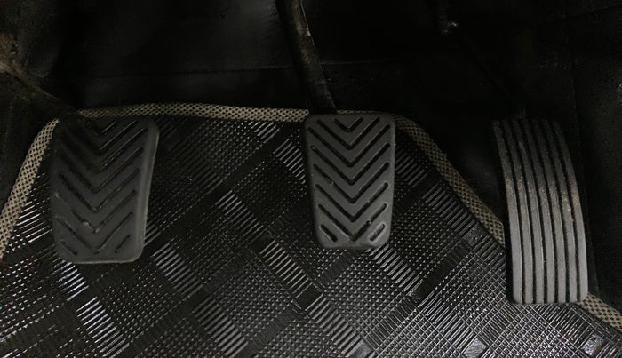 2018 Hyundai Eon MAGNA + AIRBAG, Petrol, Manual, 33,070 km, Pedals