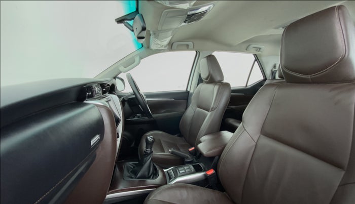 2020 Toyota Fortuner 2.8 4x2 MT, Diesel, Manual, 35,958 km, Right Side Front Door Cabin