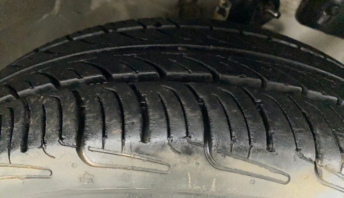 2013 Honda Brio S MT, Petrol, Manual, 57,507 km, Right Front Tyre Tread