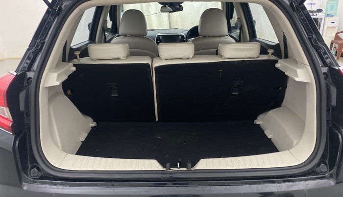 2021 Mahindra XUV300 W8 (O) 1.2 PETROL, Petrol, Manual, 59,351 km, Boot Inside