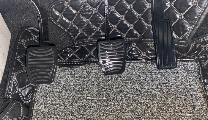 2021 Mahindra XUV300 W8 (O) 1.2 PETROL, Petrol, Manual, 59,351 km, Pedals