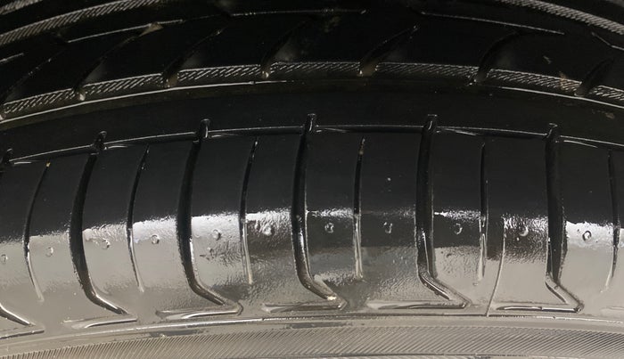 2021 Mahindra XUV300 W8 (O) 1.2 PETROL, Petrol, Manual, 59,351 km, Left Rear Tyre Tread