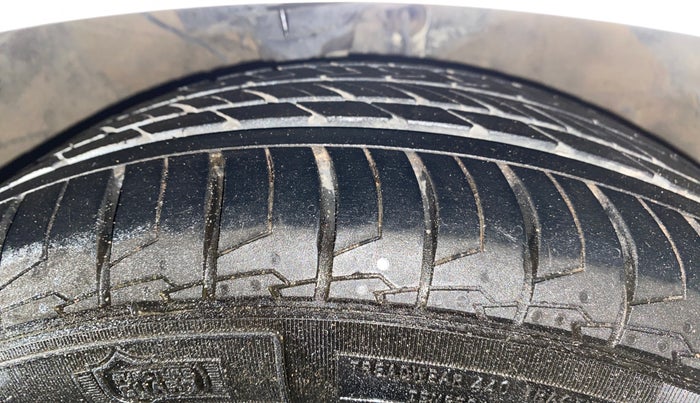 2012 Hyundai Verna FLUIDIC 1.6 VTVT SX, Petrol, Manual, 38,133 km, Right Front Tyre Tread