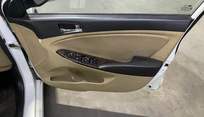 2012 Hyundai Verna FLUIDIC 1.6 VTVT SX, Petrol, Manual, 38,133 km, Driver Side Door Panels Control