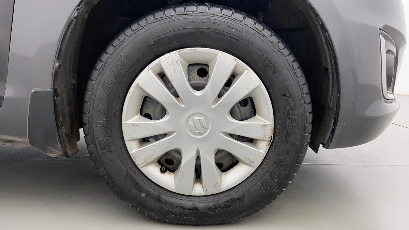 2015 Maruti Swift VXI, Petrol, Manual, 71,706 km, Right Front Wheel