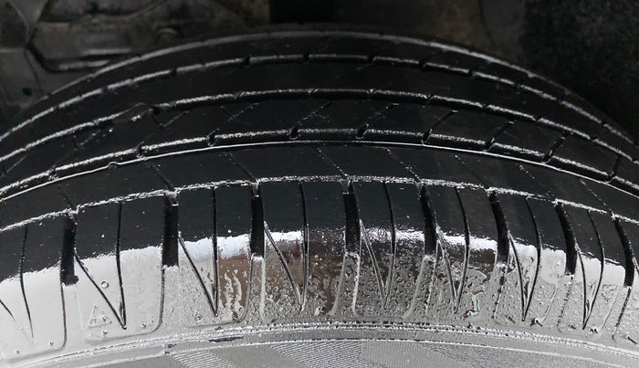 2017 Maruti Vitara Brezza ZDI PLUS, Diesel, Manual, 77,323 km, Left Front Tyre Tread