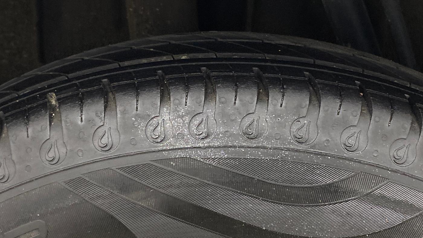 2021 Renault Kwid RXT 1.0 (O), Petrol, Manual, 38,571 km, Right Rear Tyre Tread