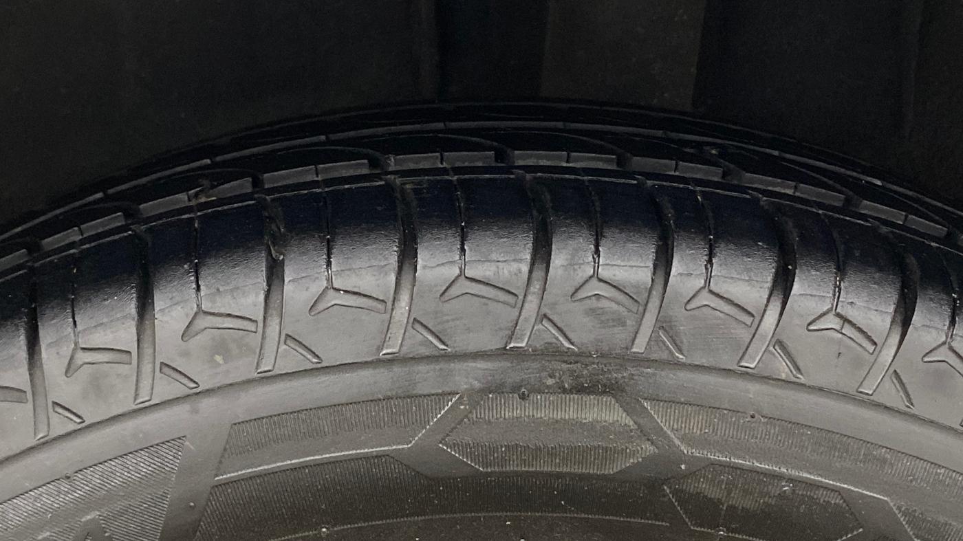 2021 Renault Kwid RXT 1.0 (O), Petrol, Manual, 38,571 km, Left Rear Tyre Tread