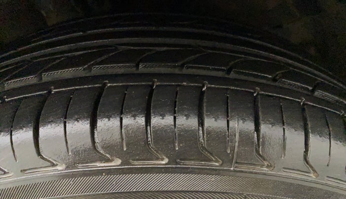 2016 Maruti Baleno DELTA CVT PETROL 1.2, Petrol, Automatic, 87,416 km, Left Front Tyre Tread
