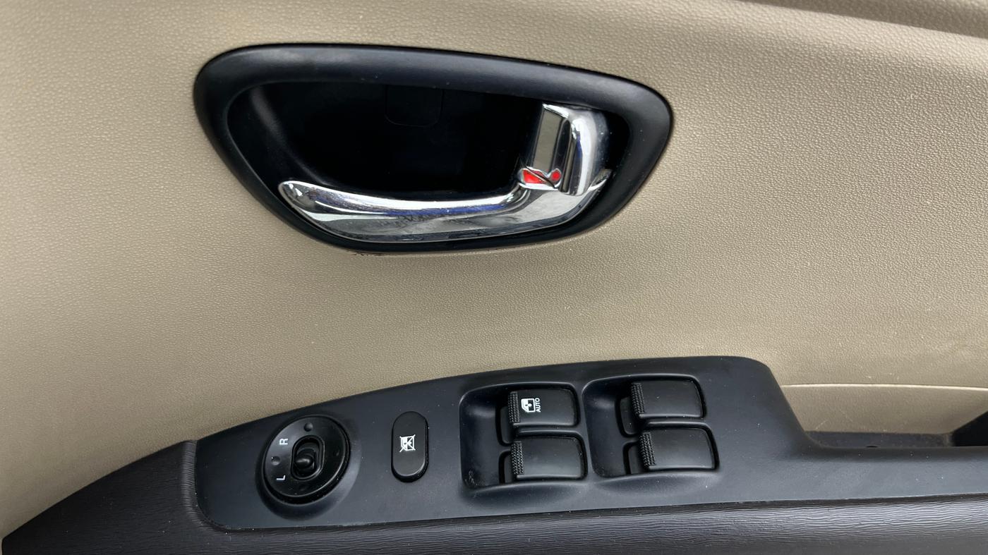 2013 Hyundai i10 SPORTZ 1.2 AT, Petrol, Automatic, 41,738 km, Driver Side Door Panels Control