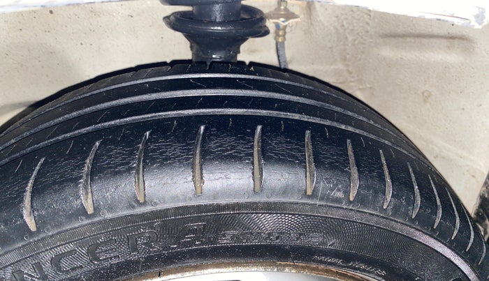 2015 Maruti Alto K10 LXI, Petrol, Manual, 82,881 km, Left Front Tyre Tread