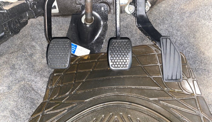 2015 Maruti Alto K10 LXI, Petrol, Manual, 82,881 km, Pedals