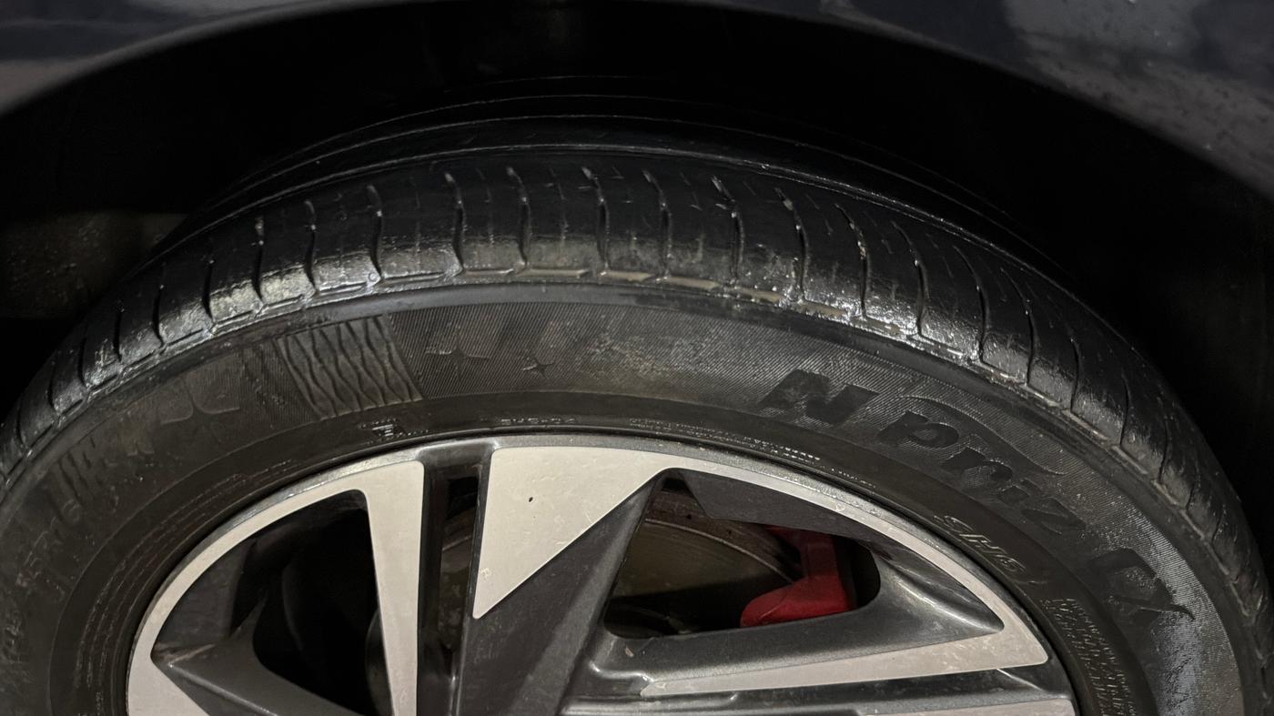 2021 Hyundai NEW I20 ASTA 1.2 MT, Petrol, Manual, 75,940 km, Right Front Tyre Tread