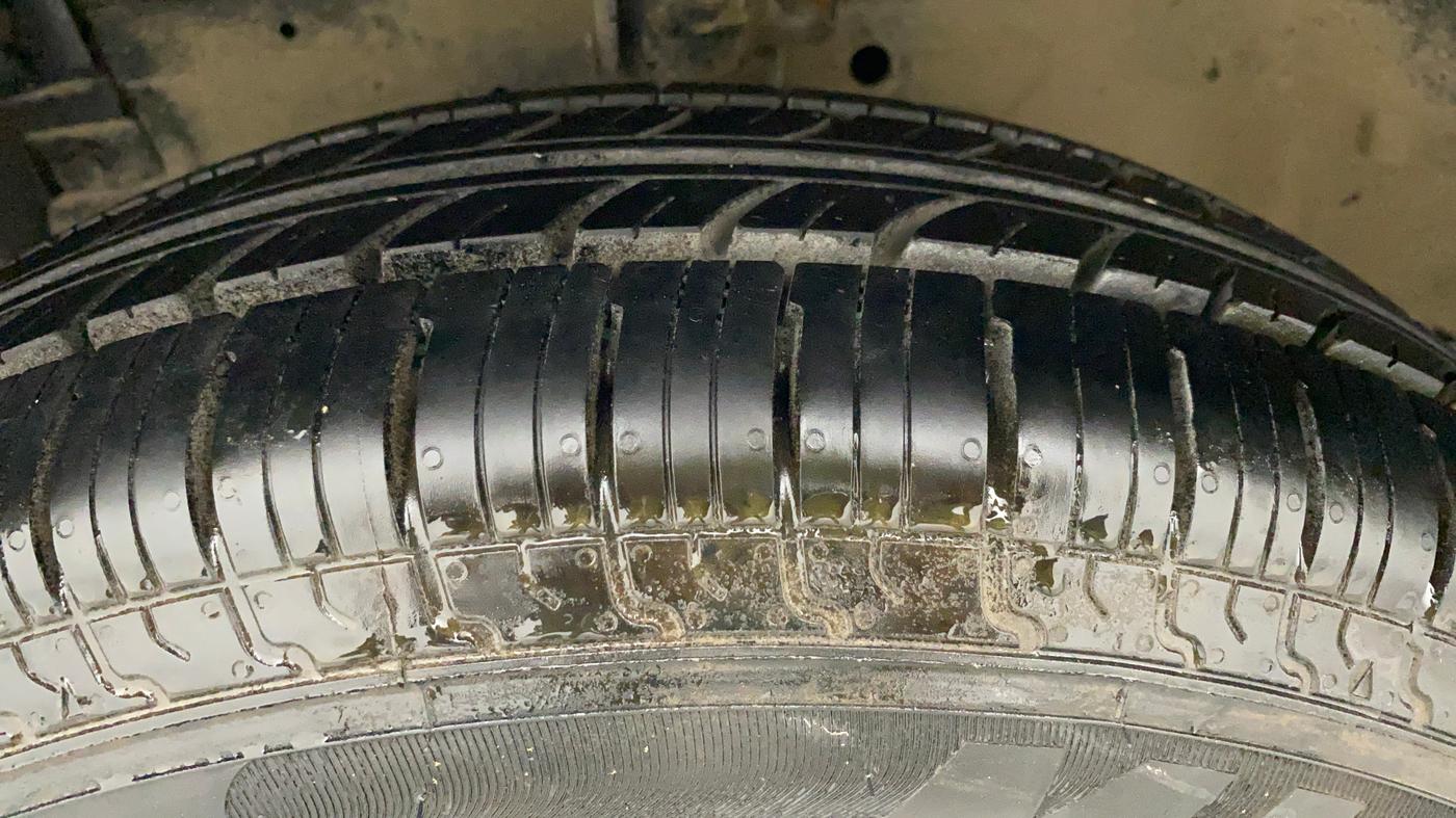 2012 Maruti Swift Dzire VXI, Petrol, Manual, 93,869 km, Left Front Tyre Tread