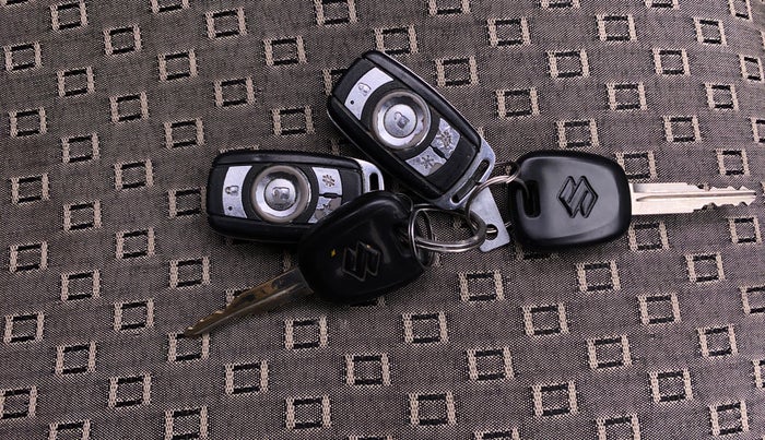 2015 Maruti Alto K10 VXI, Petrol, Manual, 29,199 km, Key Close Up