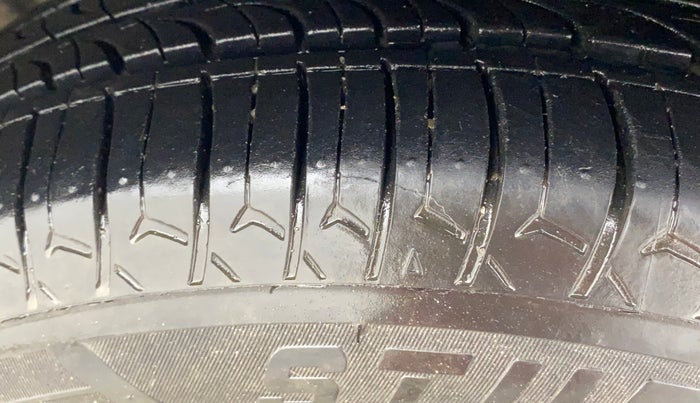 2015 Hyundai Xcent S 1.2, Petrol, Manual, 1,03,471 km, Left Front Tyre Tread
