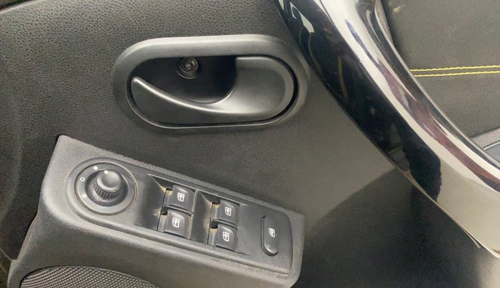 2017 Renault Duster 110 PS RXS SANDSTORM EDITION DIESEL, Diesel, Manual, 55,521 km, Driver Side Door Panels Control