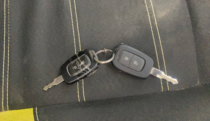 2017 Renault Duster 110 PS RXS SANDSTORM EDITION DIESEL, Diesel, Manual, 55,521 km, Key Close Up